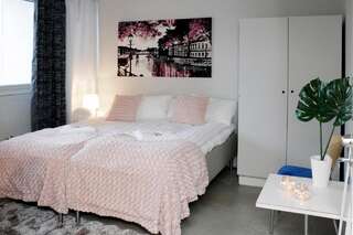 Хостелы HVC Hostel Turku Турку Двухместный номер с 1 кроватью и общей ванной комнатой-1
